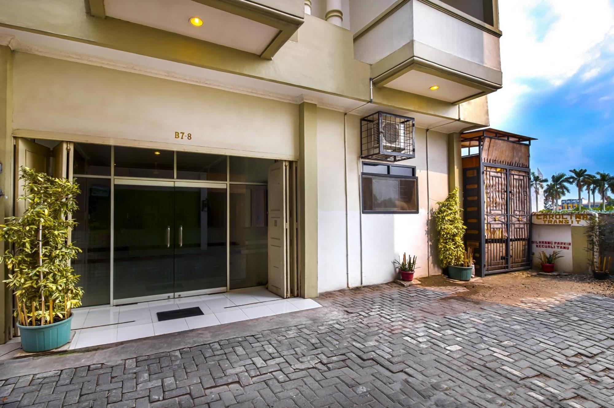 Carolina Transit Hotel Medan Buitenkant foto